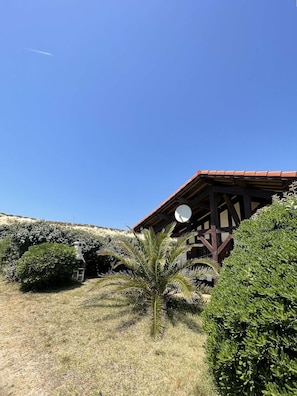 Property grounds - Hossegor – Villa between the lake and the ocean, within walking distance of the beach – Sleeps 6 – Wi-Fi and air conditioning (SOORTS HOSSEGOR)