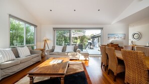 Smart TV, stereo - Tideways | Spa Retreat, Pet Friendly, Walk to Beach (Sorrento)