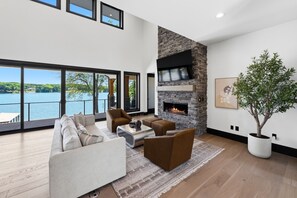 Smart TV, fireplace - Willow Landing w/Optional Boat Rental, Golf Simulator & Heated Pool (Troutman)