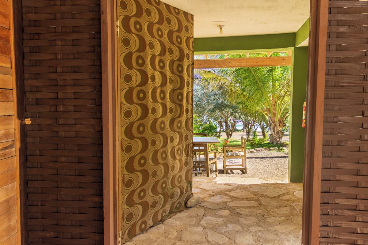 Suite básica, vista al resort | Baño | Regadera, regadera tipo lluvia, amenidades de baño gratuitas, jabón