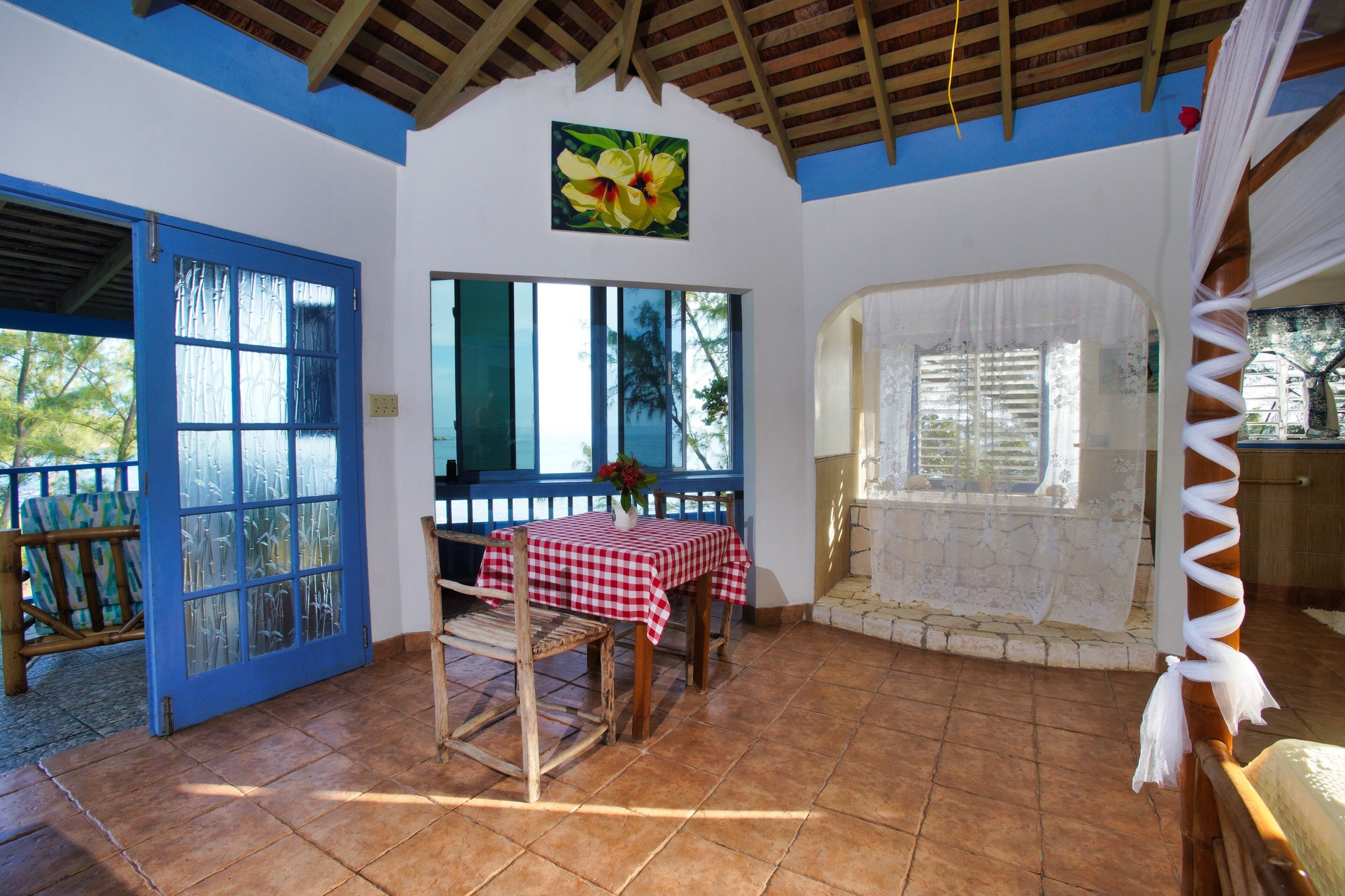 Comfort Room, Balcony, Beach View | Tempat makan