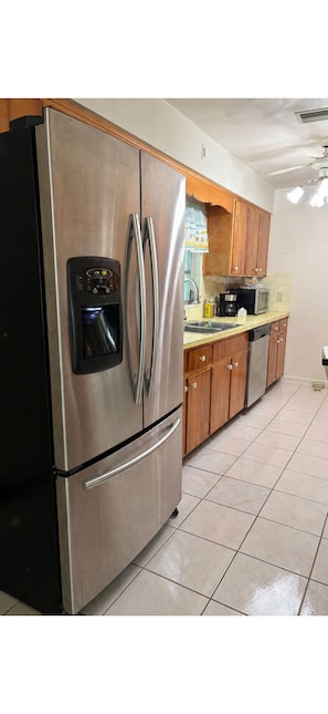 Fridge, microwave, oven, stovetop - 2-1 Charlotte Harbor, Florida charm (Port Charlotte)