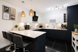 Private kitchen - Stylish Home Wimbledon Richmond Park Retreat (London)