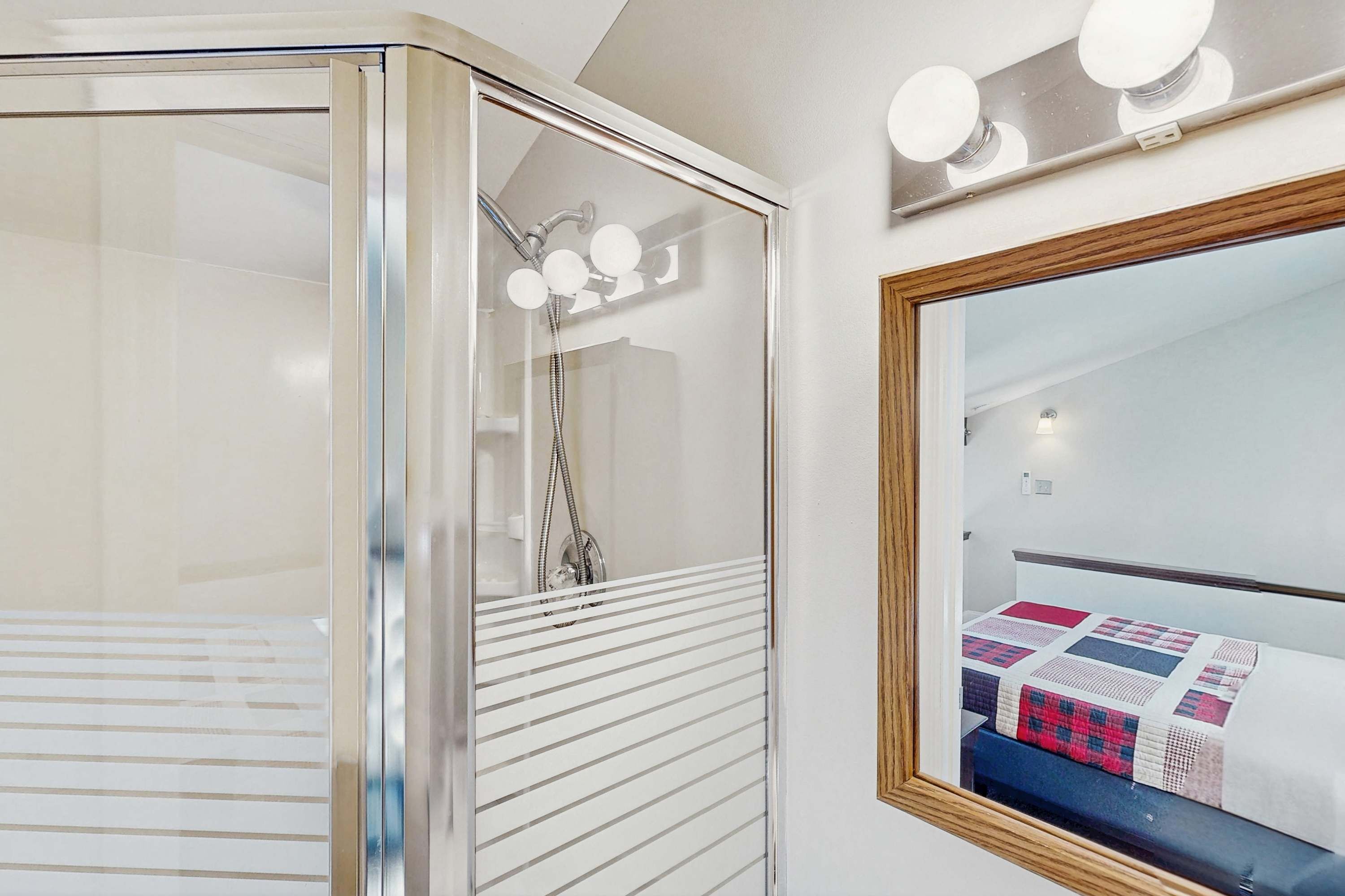 3 slaapkamers, een strijkplank/strijkijzer, wifi, beddengoed