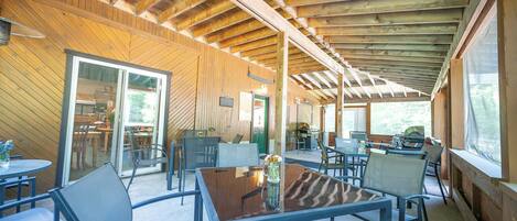 Outdoor dining