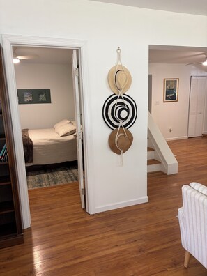 Room - North Cape May charming beach house 3BRs with loft sleeps 8. Quick stroll to bay (Lower Township)