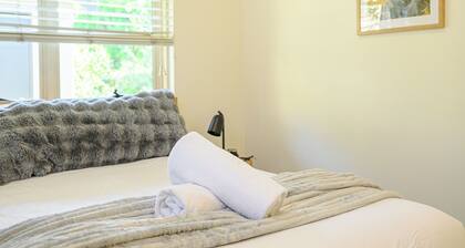 Charming Detached in North Sydney/3BR 3BA/Parking & Metro