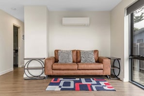 Living area - Albatross Apartments, Unit 2 (Glamorgan-Spring Bay)
