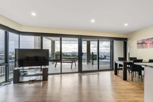 Albatross Apartments, Unit 2