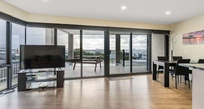 Albatross Apartments, Unit 2