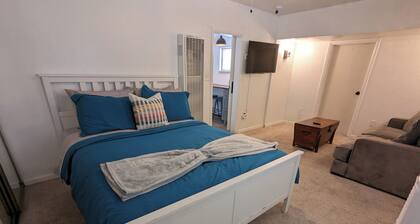 Studio apartment with AC in charming Prescott. 1.5 miles from downtown.