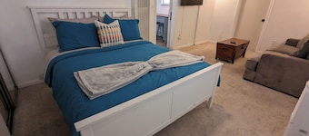Studio apartment with AC in charming Prescott. 1.5 miles from downtown.