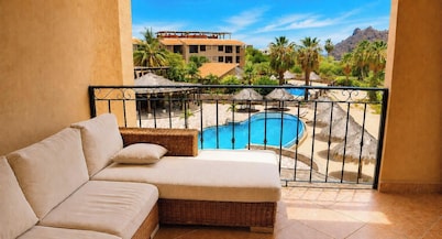 Ocean-view 1BR condo with pool, AC, kitchen, and washer/dryer.