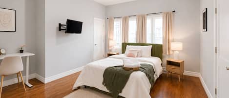3 chambres, bureau, fer et planche à repasser, accès au Wi-Fi (inclus)