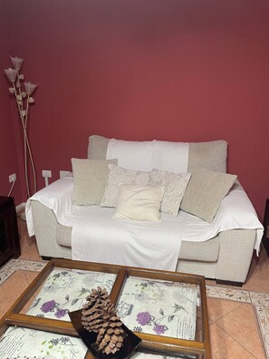 Smart TV, books - A balcony overlooking the Atlantic Ocean: villa, garden, and endless views (Santa Cruz de la Palma)