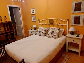 Fer et planche à repasser, Wi-Fi gratuit, draps fournis