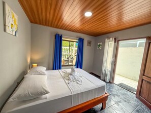 Deluxe Room | Meja, ruang kerja komputer riba, Wi-fi percuma 