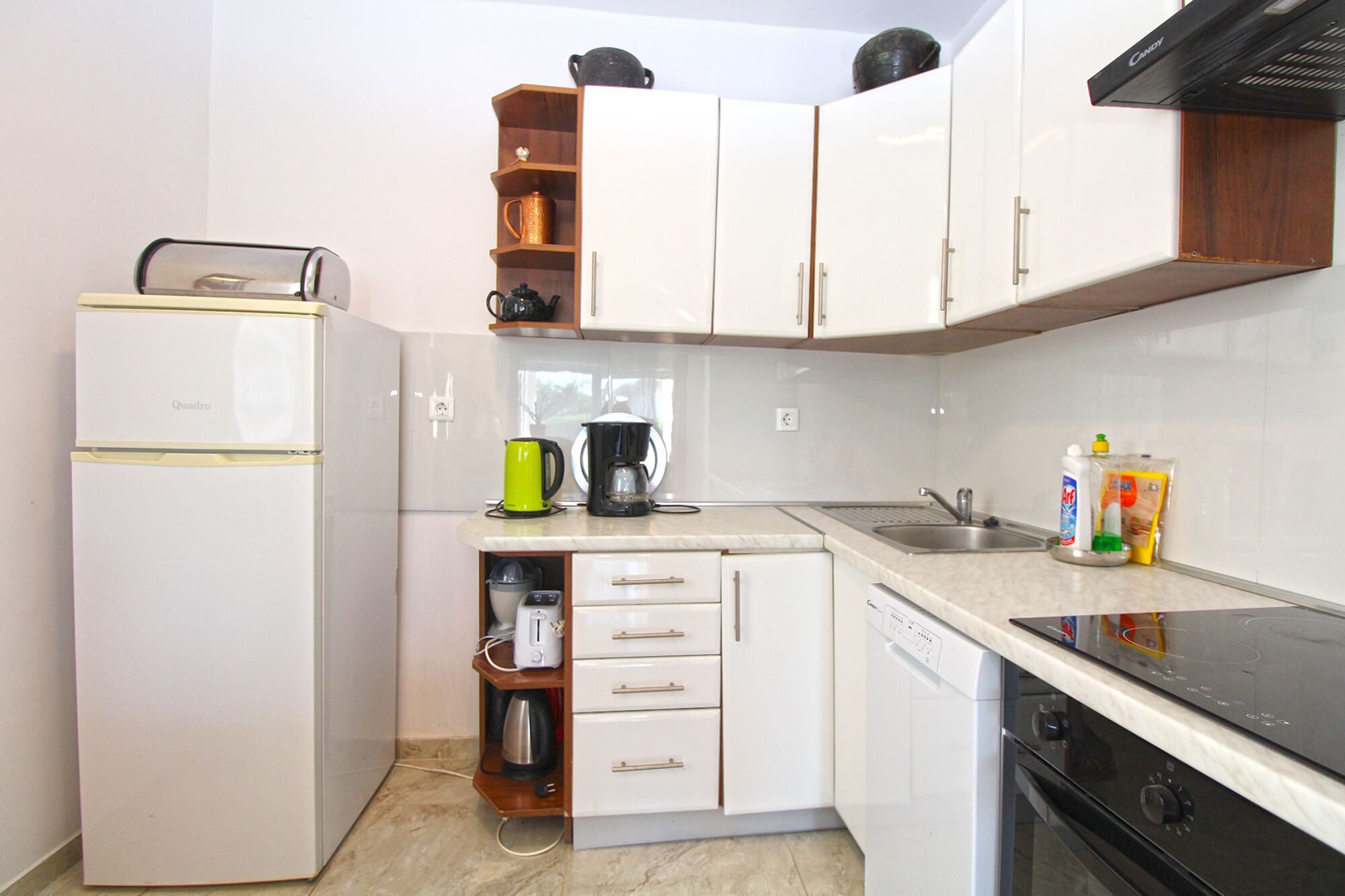Fridge, oven, stovetop, dishwasher