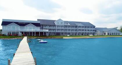 2 Units w/ 2 Queen Beds | Free Breakfast | Direct Pool & Lake Access | Near Park