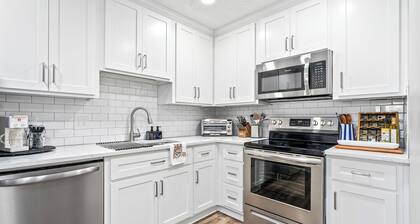 Downtown Auburn Retreat! 2 King Beds + Pets