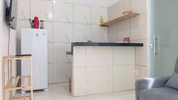 Casa básica, varanda | Cozinha privada | Cooktop, talheres/pratos/utensílios de cozinha