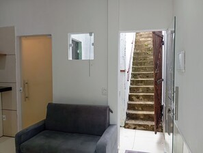 Casa básica, patio | Área de sala de estar