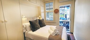2 habitaciones, escritorio, tabla de planchar con plancha y wifi gratis 