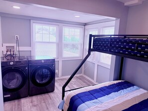 WiFi, bed sheets - New! Tidal Escape - Beach & Boardwalk at Your Door (Seaside Park)