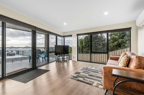 Albatross Apartments, Unit 3