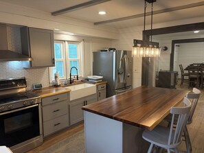 Private kitchen - Easy walk to Rangeley lake, shops& restaurant. Easy access to snowmobile trails. (Rangeley)