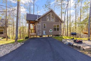 A cabin with a porch, a fire pit, and a mailbox. - Trailhead Lodge #12 | Gatlinburg 24 min (Cosby)