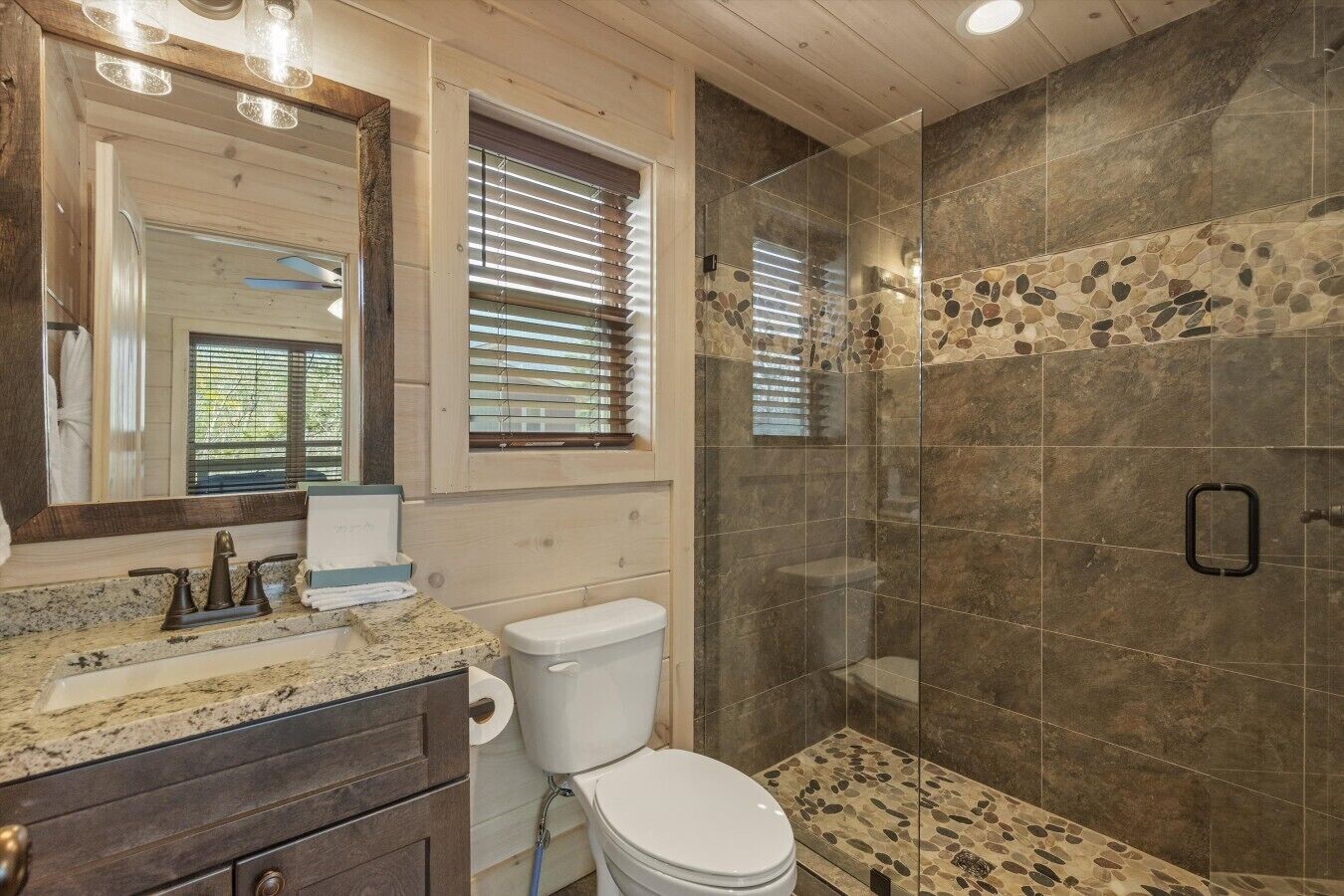 Towels, soap, shampoo, toilet paper