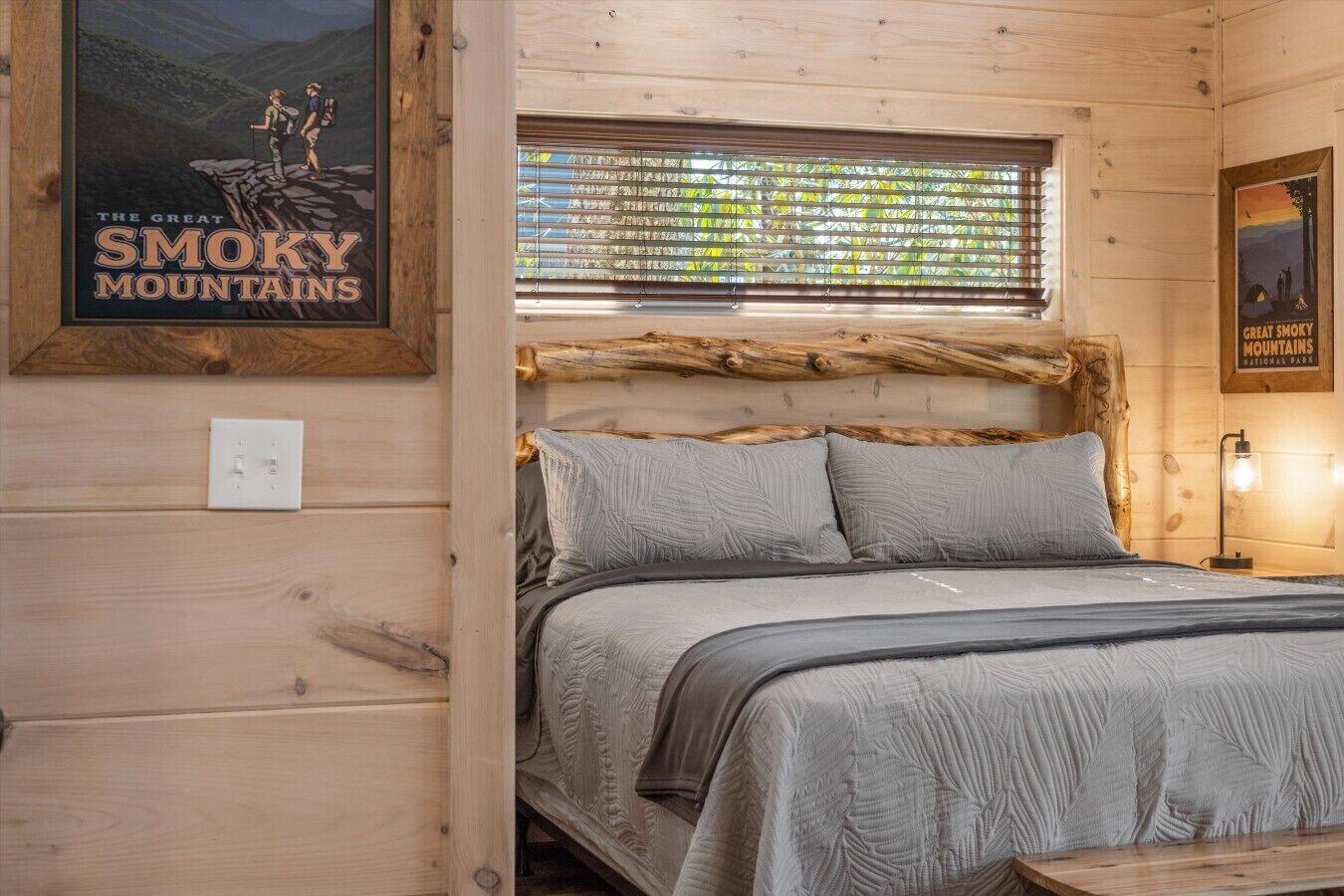 Escritorio, wifi gratis y ropa de cama 