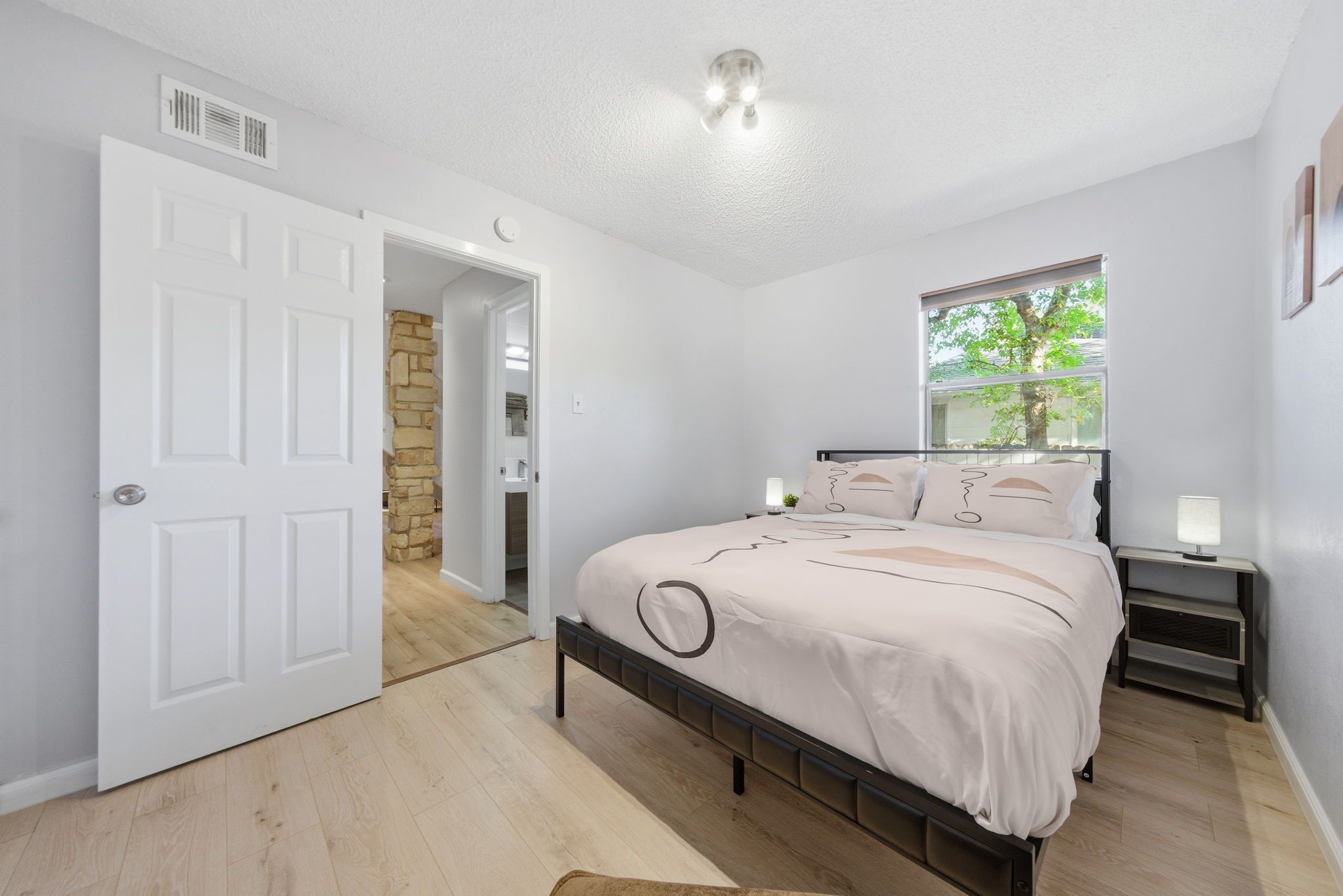 2 bedrooms, iron/ironing board, WiFi (free), bed sheets