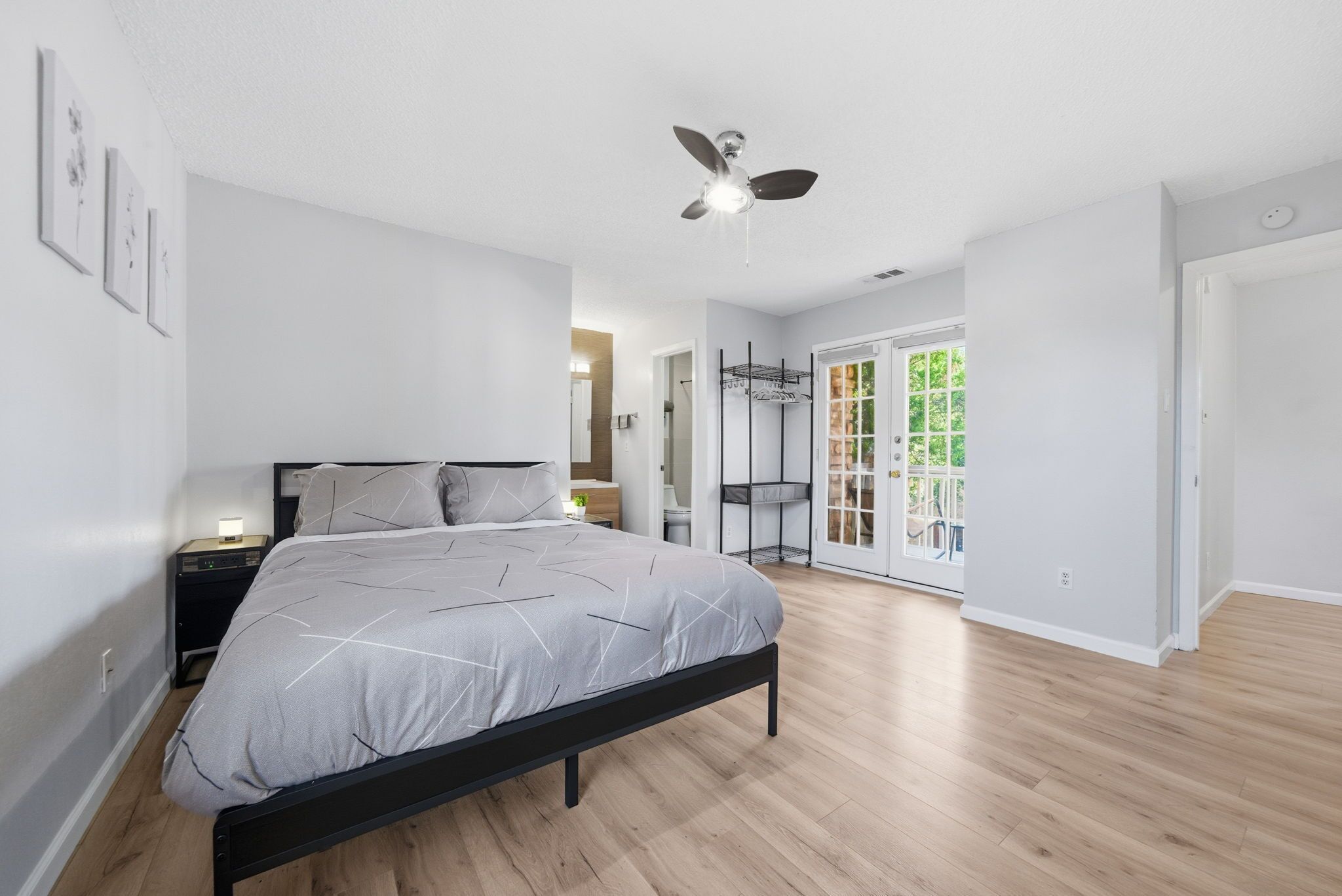 2 habitaciones, tabla de planchar con plancha y wifi gratis 