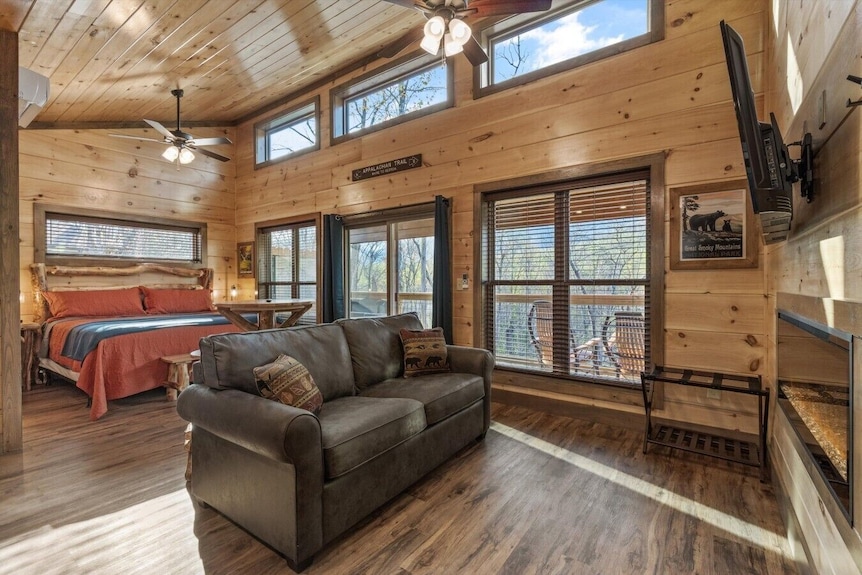 Gatlinburg 24 Min + Hottub +King Bed #2 - Cosby, TN