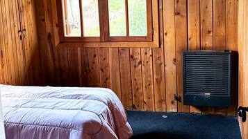 Habitación básica | Ropa de cama de alta calidad, edredones de plumas, wifi gratis