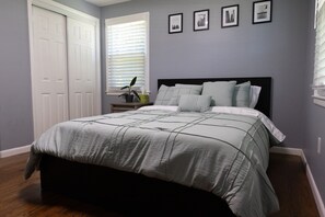 Room - Fully Furnished Home in Stratford - 3 Bedrooms, Dedicated Office and Pool (Stratford)