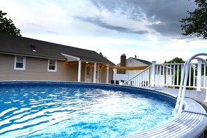 Pool - Fully Furnished Home in Stratford - 3 Bedrooms, Dedicated Office and Pool (Stratford)