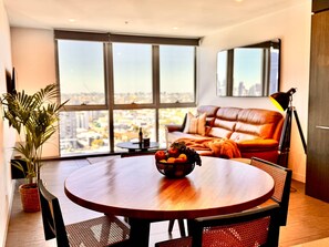 TV, offices - Rooftop Pool 1BR at the Gabba with City Views (Woolloongabba)