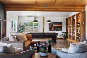 Living area - Game Room + Bar + Mountain Views • Near Sisters + Bend | Cascade Crest (Bend)
