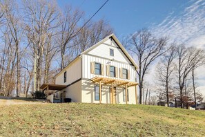 Exterior - Barndo2 Modern European Style Home of Fluffy Cows (Jefferson City)