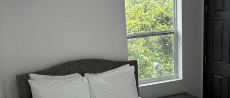 3 bedrooms, iron/ironing board, Internet, bed sheets