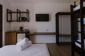 Superior Suite, Pool View | Free WiFi - 2 Avenida Sur 44 (Sipacate)