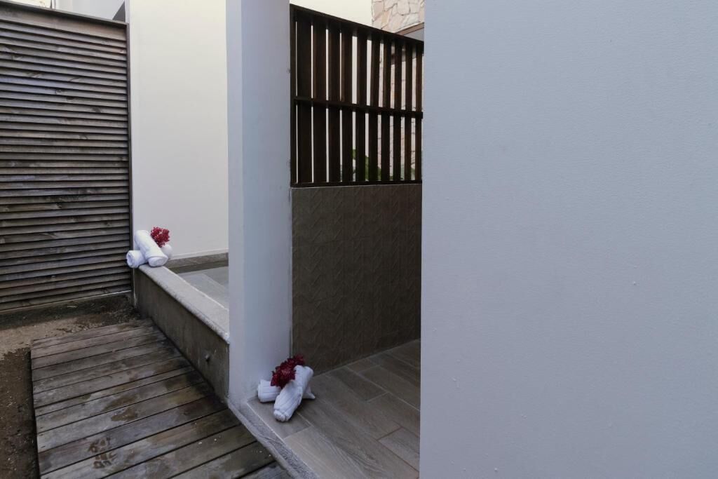Superior Suite, Pool View | Property grounds