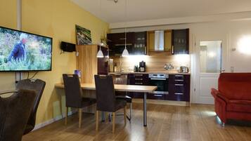 Kühlschrank, Mikrowelle, Ofen, Geschirrspüler
