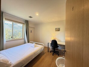 A single-bed room with a desk, chair, and a window with a view. - Academic’s Choice | Private Queen Room 5min to ANU (Turner)