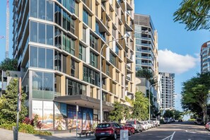 Exterior - Modern South Bank 2BR Walk to GOMA + Brisbane CBD (South Brisbane)