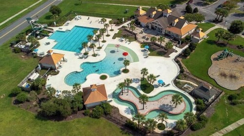 Fenced Yard, Pool, Lazy River & More! 4BR Family Oasis - SAV Airport Area