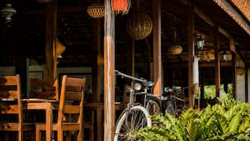 Standard Room | Outdoor dining